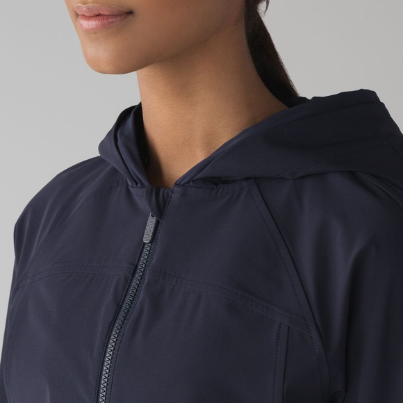 π¦Lululemon On the Fly Jacket in Midnight Navy - Picture 2 of 16